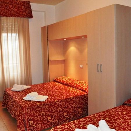 Hotel Mimosa ベラーリア・イジェア・マリーナ 部屋 写真